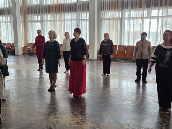 Скоро профсоюзный бал. 